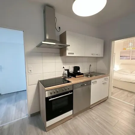 Moeblierte Erdgeschoss-wohnung Mit Parkplatz In Bester Lage Des Stadtzentrums Herne, Wlan, Netflix- Super Autobahn-und Oepnv-anbindung *