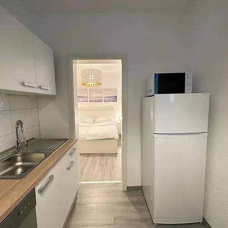 Appartement Moeblierte Erdgeschoss-wohnung Mit Parkplatz In Bester Lage Des Stadtzentrums Herne, Wlan, Netflix- Super Autobahn-und Oepnv-anbindung