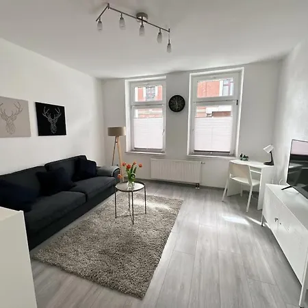 Moeblierte Erdgeschoss-wohnung Mit Parkplatz In Bester Lage Des Stadtzentrums Herne, Wlan, Netflix- Super Autobahn-und Oepnv-anbindung Herne