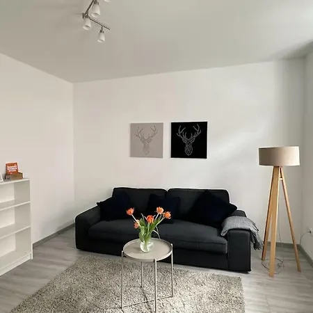 Moeblierte Erdgeschoss-wohnung Mit Parkplatz In Bester Lage Des Stadtzentrums Herne, Wlan, Netflix- Super Autobahn-und Oepnv-anbindung Διαμέρισμα *