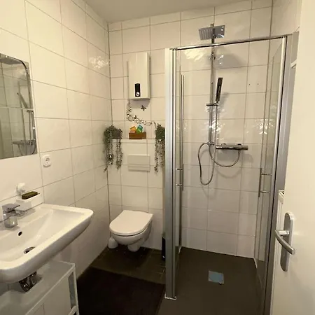 Moeblierte Erdgeschoss-wohnung Mit Parkplatz In Bester Lage Des Stadtzentrums Herne, Wlan, Netflix- Super Autobahn-und Oepnv-anbindung Appartement Herne