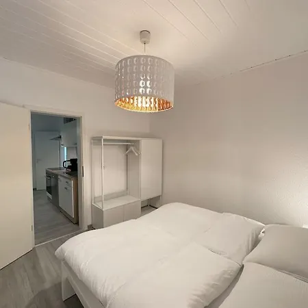 Moeblierte Erdgeschoss-wohnung Mit Parkplatz In Bester Lage Des Stadtzentrums Herne, Wlan, Netflix- Super Autobahn-und Oepnv-anbindung