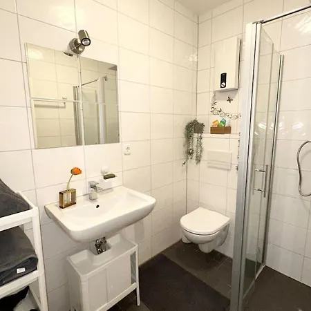 Appartement Moeblierte Erdgeschoss-wohnung Mit Parkplatz In Bester Lage Des Stadtzentrums Herne, Wlan, Netflix- Super Autobahn-und Oepnv-anbindung Herne