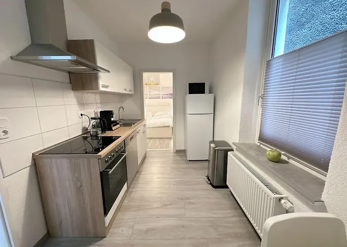 Moeblierte Erdgeschoss-wohnung Mit Parkplatz In Bester Lage Des Stadtzentrums Herne, Wlan, Netflix- Super Autobahn-und Oepnv-anbindung 赫恩