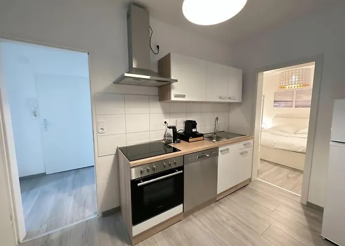 Moeblierte Erdgeschoss-wohnung Mit Parkplatz In Bester Lage Des Stadtzentrums Herne, Wlan, Netflix- Super Autobahn-und Oepnv-anbindung *