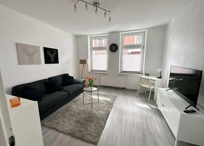 Moeblierte Erdgeschoss-wohnung Mit Parkplatz In Bester Lage Des Stadtzentrums Herne, Wlan, Netflix- Super Autobahn-und Oepnv-anbindung 赫恩