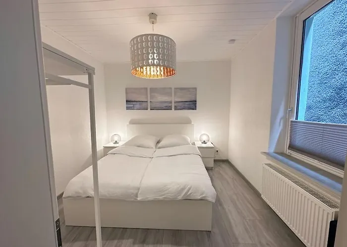 Moeblierte Erdgeschoss-wohnung Mit Parkplatz In Bester Lage Des Stadtzentrums Herne, Wlan, Netflix- Super Autobahn-und Oepnv-anbindung *