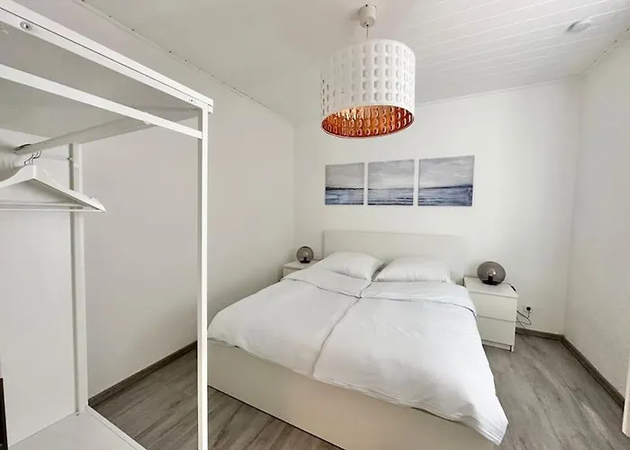 Moeblierte Erdgeschoss-wohnung Mit Parkplatz In Bester Lage Des Stadtzentrums Herne, Wlan, Netflix- Super Autobahn-und Oepnv-anbindung * Herne