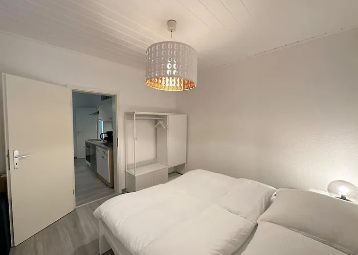 Moeblierte Erdgeschoss-wohnung Mit Parkplatz In Bester Lage Des Stadtzentrums Herne, Wlan, Netflix- Super Autobahn-und Oepnv-anbindung