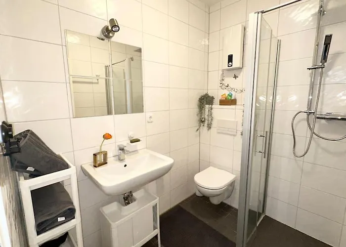 公寓 Moeblierte Erdgeschoss-wohnung Mit Parkplatz In Bester Lage Des Stadtzentrums Herne, Wlan, Netflix- Super Autobahn-und Oepnv-anbindung 赫恩